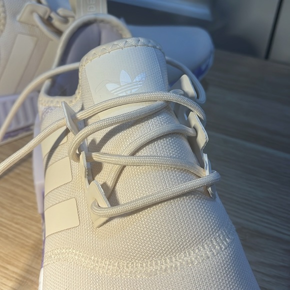 NWT & Box!!! Women’s Adidas White, Lavender,  Purple Sneakers  Size 8.5 - Picture 4 of 10